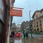 Castle Street - City Centre 2 Bedroomed Apt Sleeps 8