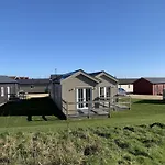 Alana Bay - A Meadow Lodge Sleeping 4-5