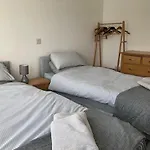 Captains Rest - Contemporary 4 Bed Apartment