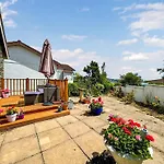 Broadstone Cottage