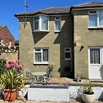 April Cottage - Sandown