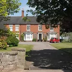 Courtside Barn, Lynn, Newport