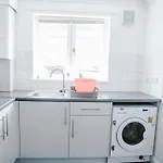 Millfields 3 Bedroom House Near City Centre With Private Parking