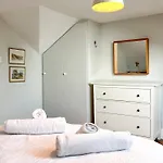 Arden Villa, Sleeps 8, Moments From The Golden Sandy Beach Of Ryde