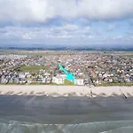 High-End Beachfront Getaway Sea View King Bed
