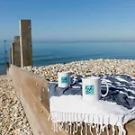 High-End Beachfront Getaway Sea View King Bed