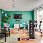 2 Bed House By Boyeilles Apartments Short Lets & Serviced Accommodation Belfast With Balcony & Free Parking