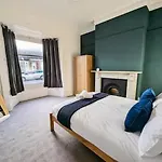 Enjoy 3 Bedroom Home Perfect For Family Work & Friends