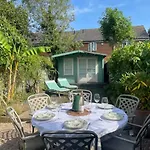 Chic Seaside Cottage With Sunny Garden And Bbq, Close To Beach And High Street