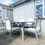 Bright Bungalow With 3 Bedrooms And Garden In Porthlevan