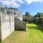 Bright Bungalow With 3 Bedrooms And Garden In Porthlevan