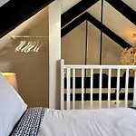 Harbourside Apartment With Seaviews And Parking