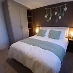 Serenity - Sunnymede, Fantasy Island, Hot Tub, Ramped Access, Parking