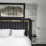 Three Bedrooms Luxury City Centre Home