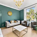 Deluxe 5 Bed In Central Whitby - Parking - Hot Tub