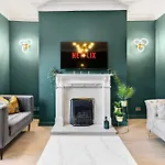 Deluxe 5 Bed In Central Whitby - Parking - Hot Tub