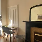 Large Flat In Chic Bruntsfield