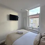 Anfield 5 Min Walk, Sleeps 7 4Br 5Beds 3Bathrooms