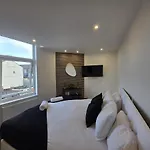 Anfield 5 Min Walk, Sleeps 7 4Br 5Beds 3Bathrooms