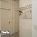 Edinburgh Modern Apartment In Haymarket, City Centre
