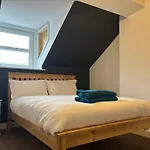 Charming 4 Bed Coastal Apartment
