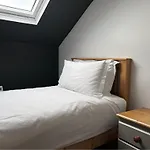 Charming 4 Bed Coastal Apartment