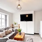 Willow Suite - 3Br - Sleeps 8 - Central Blackpool