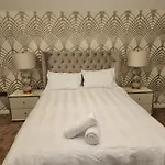 City Centre Luxury House With Three Very Large Size Bedrooms