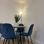 Beach House Courtyard 2 Bed