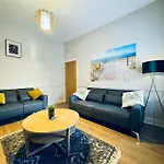 Rockcliffe Retreat, Stylish Coastal Apartment