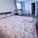 Spacious Retreat - Remote Worker & Family Friendly