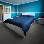 Spacious Retreat - Remote Worker & Family Friendly