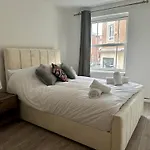 Portsmouth City Centre 2 Bed Apartment Close To Southsea Beach