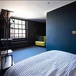 Ideal Location, Perfect Townhouse For Your Getaway Near Brighton Seafront And Pier , Blue House Short Lets