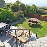 Drake Cottage With Hot Tub