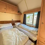 Fantastic Caravan With Stunning Lake Views At Southview Holiday Park Ref 33002Ml