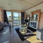 Fantastic Caravan With Stunning Lake Views At Southview Holiday Park Ref 33002Ml