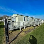 Lovely 8 Berth Caravan In Skegness With Free Wi-Fi, Ref 96023D