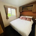 Lovely 8 Berth Caravan At California Cliffs Nearby Scratby Beach Ref 50060E