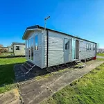 Lovely 8 Berth Caravan In Southview Holiday Park, Ref 33042Tc