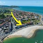 Stunning 2 Bedroom Ground Floor Sea View Apartment