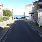 Seaview House, Lovely Ground Floor Flat With Garden, Minutes Walk To Beach