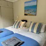 Seaview House, Lovely Ground Floor Flat With Garden, Minutes Walk To Beach