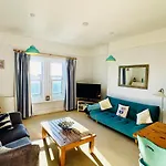 New Seabreeze Large Family Apt Sea Views Ventnor