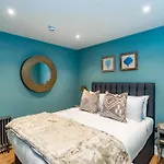 Dragon Suites Luxury Apartments At 8 Albyn Place
