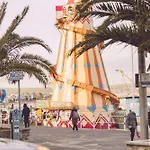Host & Stay - Beachside Gallery