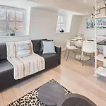 Host & Stay - St James Street