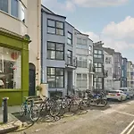 Host & Stay - St James Street
