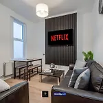 3 Bedrooms 1 Bath City Centre Home By Boyeilles Apartments Short Lets & Serviced Accommodation Belfast With Free Parking