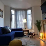 Fairburn House - Air Host & Stay